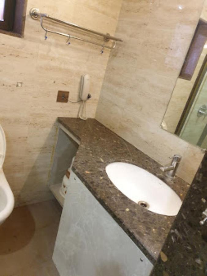 Hotel Radhe Ānand 외부 사진